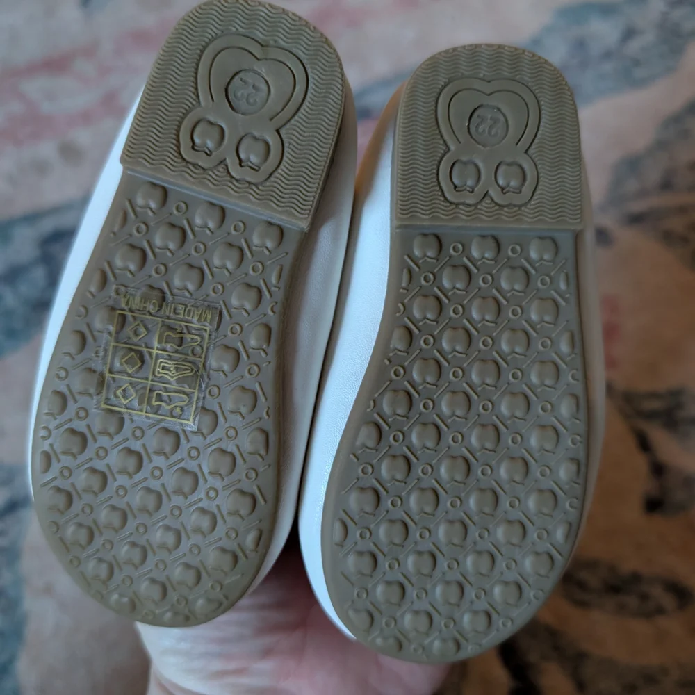 💥3/$24 Charming White‎ Kids Dress Shoes with Red Heart